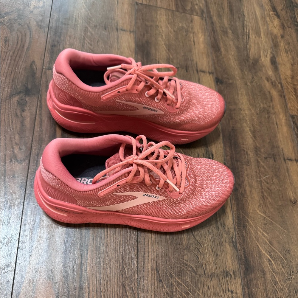 Brooks Ghost Max Coral Athletic Sneakers